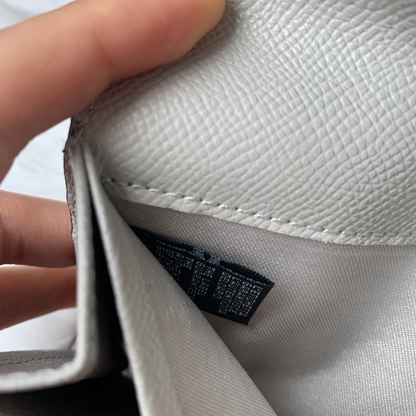 超激安ブランド財布偽物着用イメージ